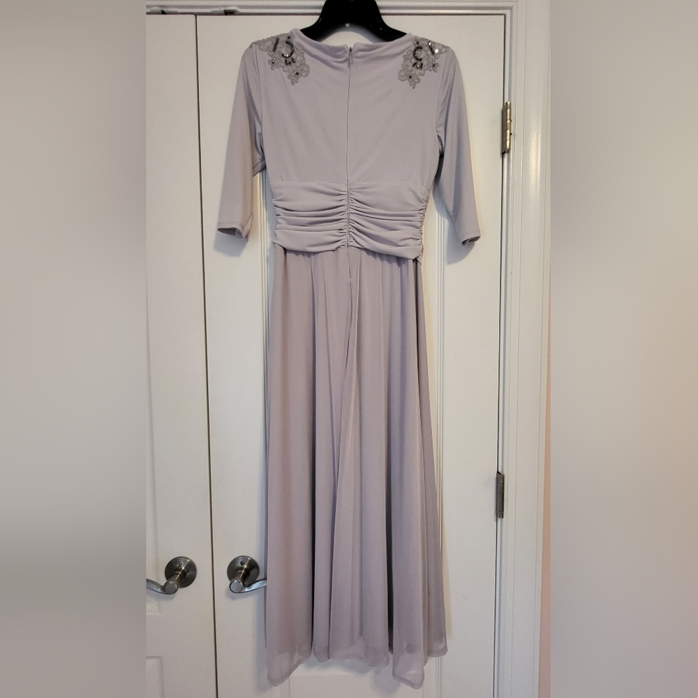Gorgeous Light grey semi-formal dress - Picture 2 of 8